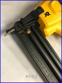 DEWALT DCN680D1 20V MAX Li-Ion XR 18 Cordless Brad Nailer Nail Gun Kit, GR