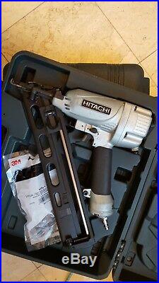 Hitachi 15 gauge angle Finish nailer NT65MA4 nail gun with air duster & case