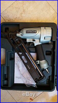 Hitachi 15 gauge angle Finish nailer NT65MA4 nail gun with air duster & case