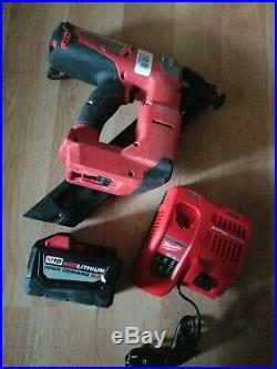 Milwaukee M18 Fuel Cordless 15 Gauge Finish Nailer + 9.0 battery +1 fast charge