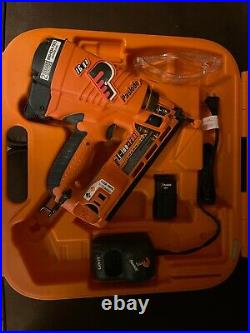 Paslode 902400 16 Gauge Angled Cordless Li-Ion Finish Nailer Mint Condition